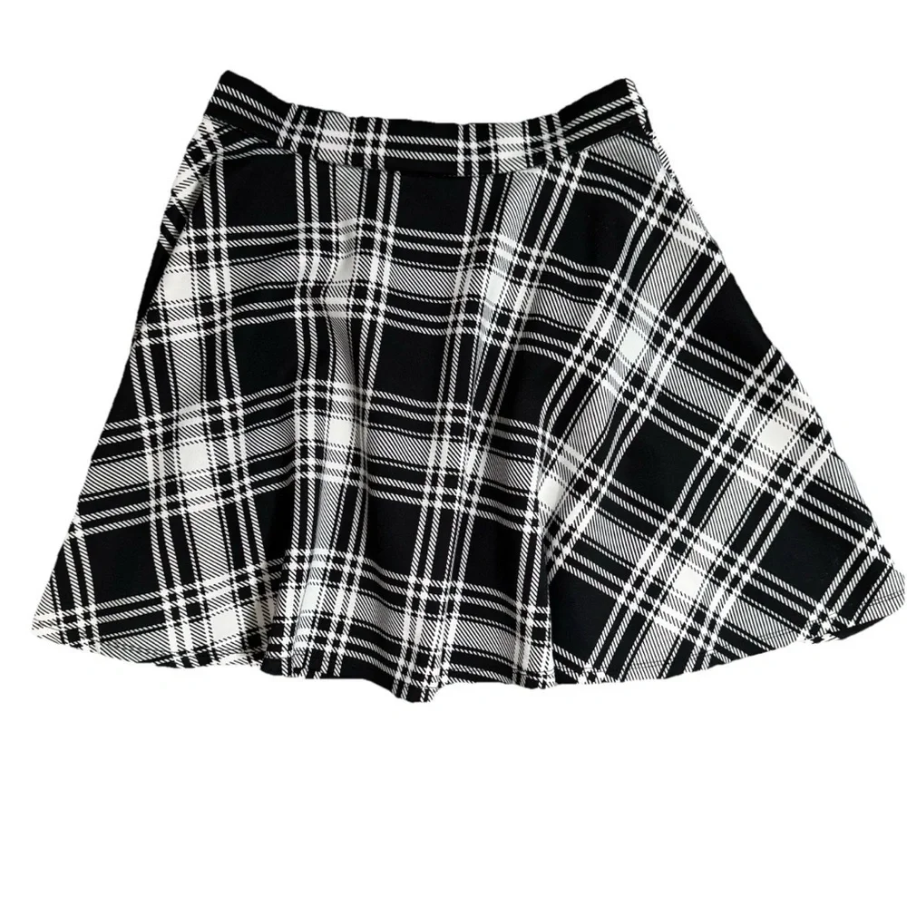 Hot Topic Plaid Mini Skirt White Black O-Ring Front Zip Size Small Skater Punk